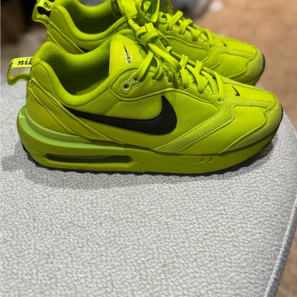 Nike Women's Neon Yellow Athletic Shoes - Picture 2 of 5